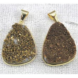 druzy quartz pendant, freeform, gold plated, approx 18x25-25x30mm