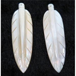 shell pendant, leaf, approx 17x60mm