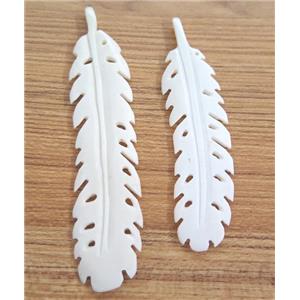 white cattle bone pendant without hole, feather, approx 18-65mm