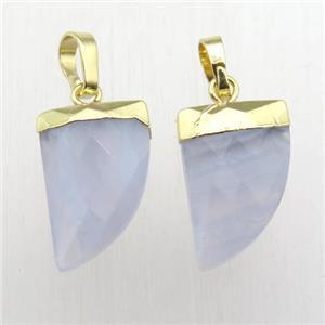 Blue Lace Agate horn pendant, gold plated, approx 11-16mm