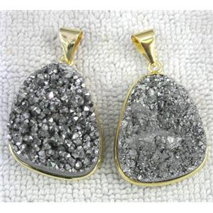 druzy quartz pendant, freeform, silver plated, approx 18x25-25x30mm
