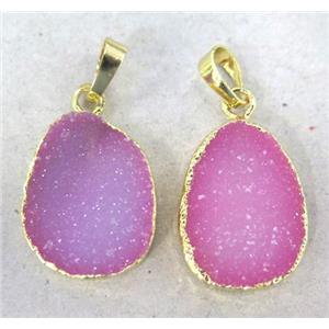 agate druzy pendant, hotpink dye, freeform, gold plated, approx 15-22mm