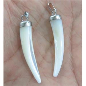white pearl shell pendant, cattle horn, approx 6x35mm