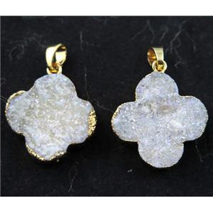 druzy quartz four-leaf clover pendant, white AB-color, gold plated, approx 15-35mm