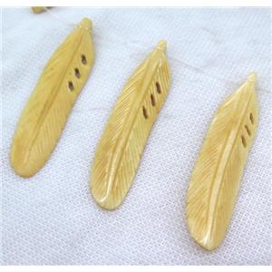 bone pendant, feather, yellow, approx 15-75mm