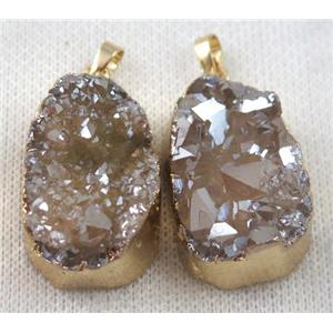 golden champagne druzy quartz pendant, AB-color, freeform, gold plated, approx 20-30mm