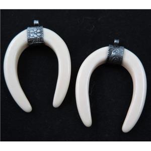 white resin horn pendant, approx 35-45mm