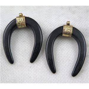 black resin horn pendant, approx 35-45mm