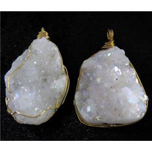 with druzy quartz pendant, freeform, AB-color, wire wrapped, approx 15-30mm