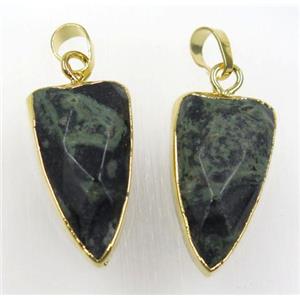 green Kambaba Jasper arrowhead pendant, gold plated, approx 15-27mm