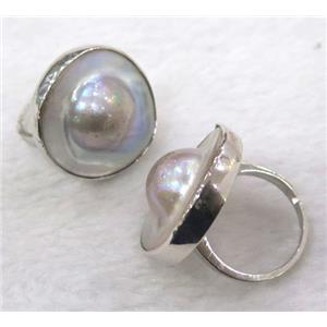 Pearlized Shell Ring, copper, platinum plated, approx 26mm dia