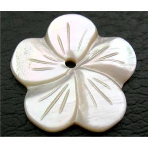 Mother of pearl flower pendant, white, 18mm diameter
