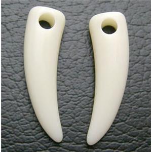 White Plastic Horn Pendant, 7x24mm