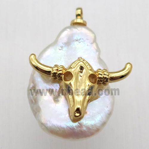 Natural pearl pendant with bullhead