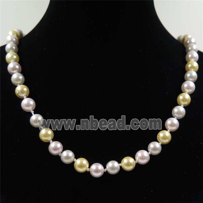 Pearlized Shell knoted necklace with clasp, round