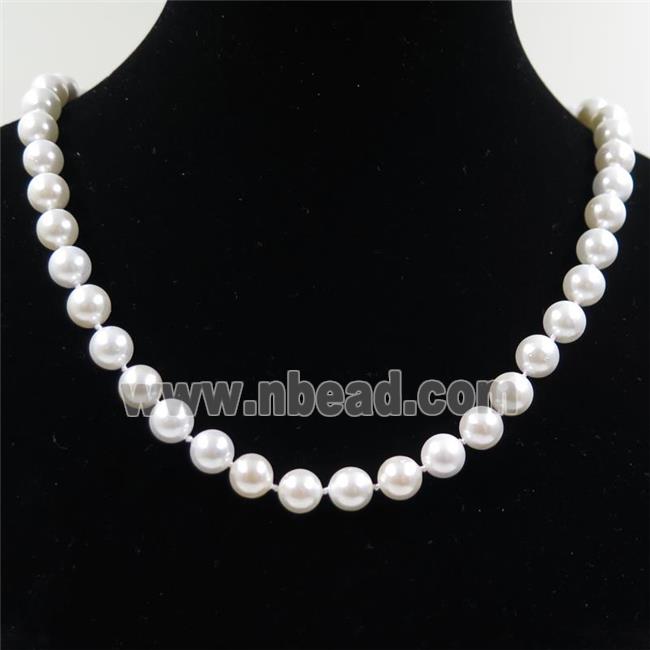 white Pearlized Shell knoted necklace with clasp, round
