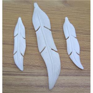 white bone feather pendant, approx 13-72mm